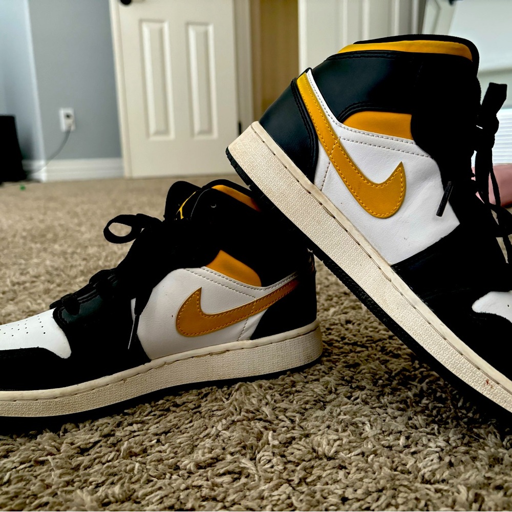 Jordan 1’s, worn just a few times. They just need to be loved.